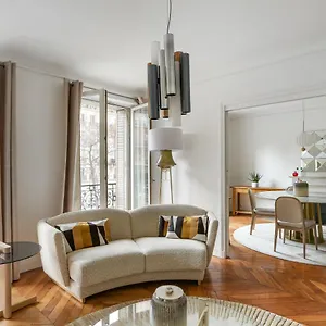 Apartment 2 Bedroom Luxurious Next To Arc De Triumphe, Paris