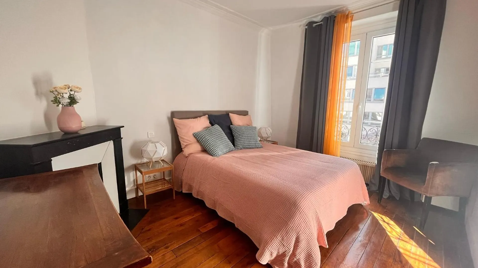 Reve D\'Ete A Paris contacts