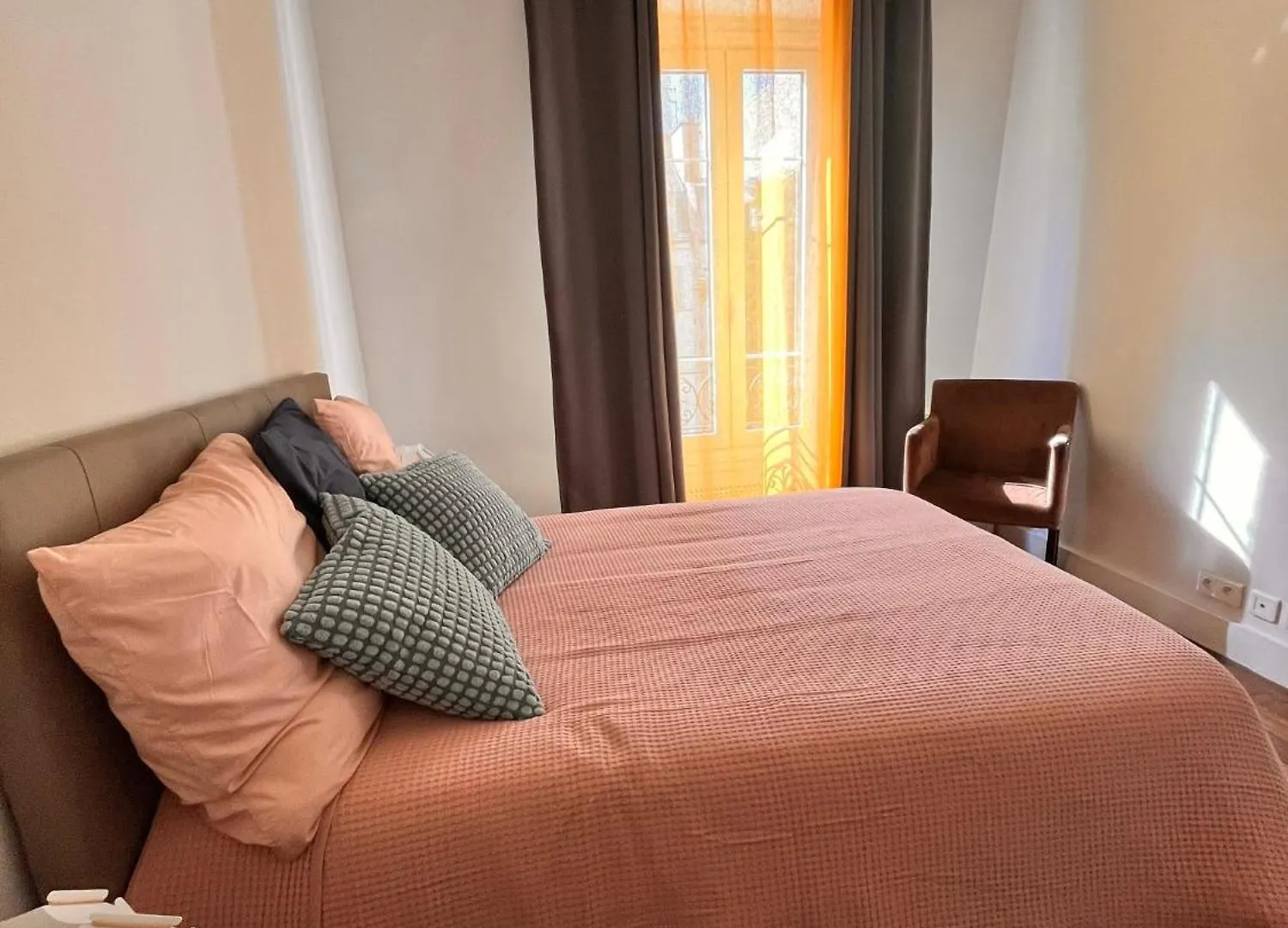 Reve D'Ete A Paris Apartment